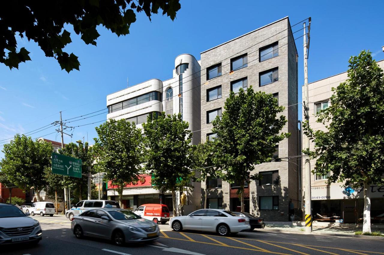 Hostel Cleo Seoul Hongdae Экстерьер фото