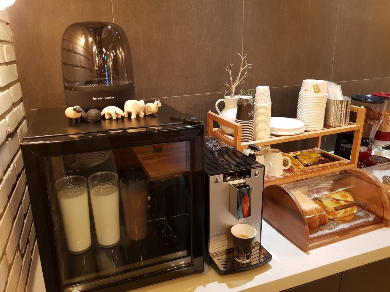 Hostel Cleo Seoul Hongdae Экстерьер фото